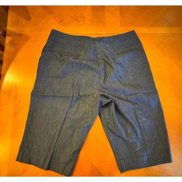 Larry Levine Women's Denim Shorts with Button Detail, Size 14 - Picture 5 of 5